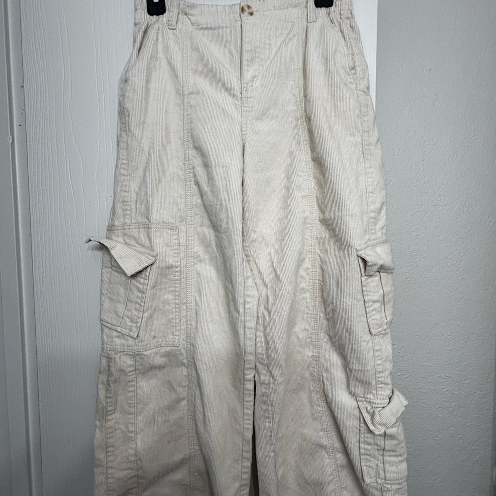 Forever 21 Beige Cargo Pants